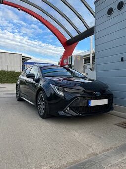 Spoľahlivá preprava na letiská - Toyota Corolla Hybrid