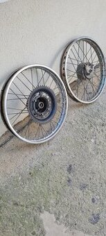 Kolesá na Babettu 210