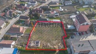 ALL INCLUSIVE l NA PREDAJ ROZĽAHLÝ STAVEBNÝ POZEMOK 1784 M2,