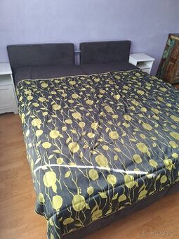 Posteľ s úložným priestorom