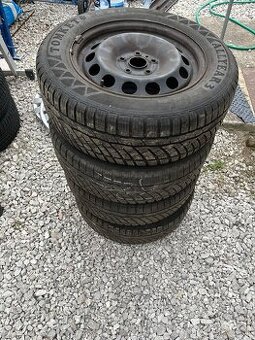 Predám celoročné pneumatiky 215/60 R16