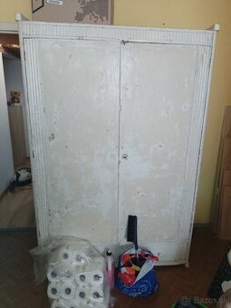 Predám krásnu bielú skriňu r.v. cca 1925