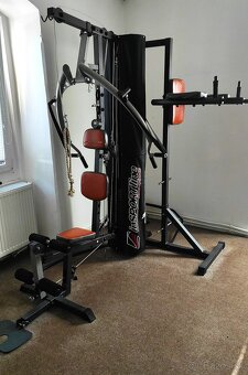 Stroj / lavica / posilňovacia veža / Bench press