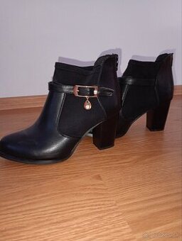 Dámske členkové čižmy