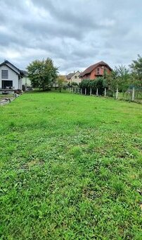 POZEMOK-obec Fintice,okr.Prešov,833 m2,rovinatý, stavebný.