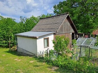 ZÁHRADA S CHATKOU A PIVNICOU pri Piešťanoch