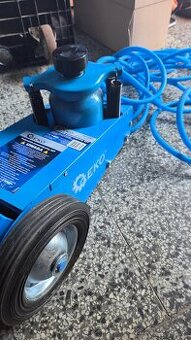 Predám hydraulický zdvihák