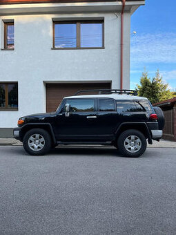TOYOTA FJ CRUISER
