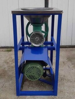 32 Elektricky mlyncek na maso 2200W