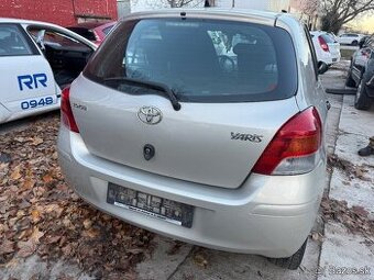 Rozpredam Toyota Yaris II 1.33 2010 1Nr-FE