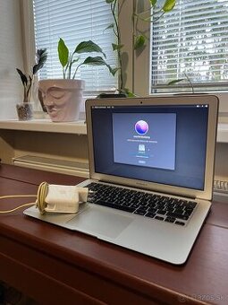 MacBook Air 13”3’ (2017) + dva ochranné obaly