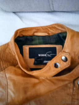 hnedá kožená bunda