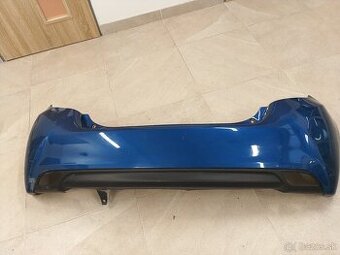 Zadný nárazník Toyota Yaris so spojlerom.