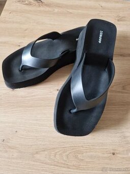 ŠĽAPKY nové 40  2+1 zadarmo