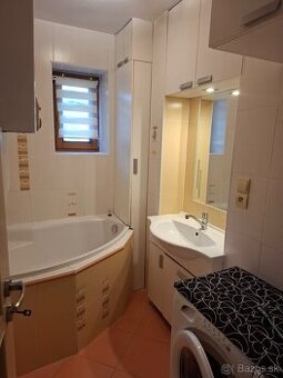 Pekný 2,5 izb.byt, ul. Za Ferenitkou, Centrum Nitra,balkon