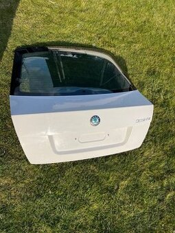 Zadné 5. Dvere Octavia 2 sedan krátka