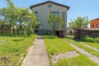 Dvojgeneračný rodinný dom v skvelej lokalite -Spišská Sobota