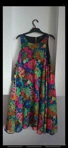 Krátke kvetinové šaty značky Ark&Co