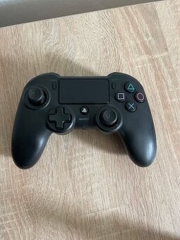 Predám ovládač na PS4 Nacon