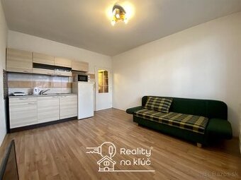 Na prenájom zariadená garsónka s balkónom v Nových Zámky