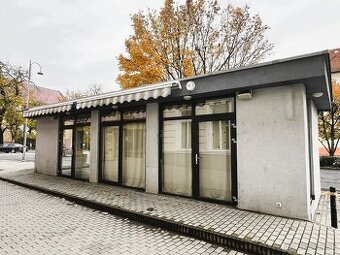 Na prenájom presklený priestor v centre Lučenca