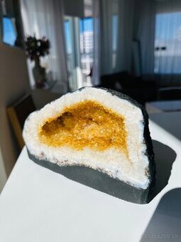 citrínová geóda  Prírodný minerál , vhodná ako darček
