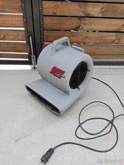 Výkonný fúkar na sušenie stien a podláh