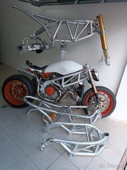 Ducati showbikes rám pro caféracer