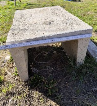 chrániče kablov/ betónové tvárnice účka