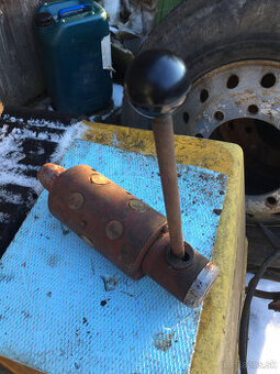 predam hydraulicky rozvadzač na nakladač uhnz 500