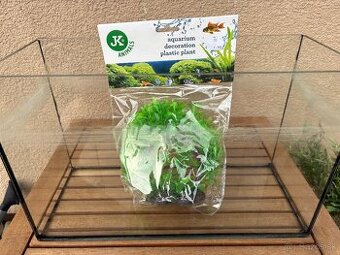 Akvarium + nová umelá rastlina