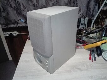 Reprobedňa so zosilovačom 50 W. Subwoofer.