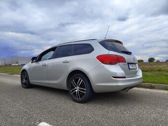 Opel Astra 2,0 cdti 118 kw 2011