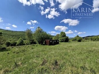 Slnečný rekreačný pozemok 5140 m2 s mobilným domom Tisovník