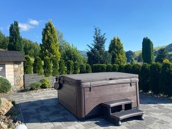 Záhradná vírivka MasterSpas® LSX 700 – 214x214x97 cm