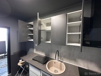 2 IZBOVÝ BYT PO KOMPLETNEJ REKONŠTRUKCII NA ZELENEJ ULICI