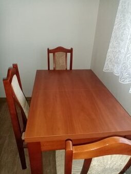 Jedálenský stôl a stolicky