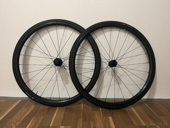 Cestné kolesá Bontrager Paradigm Comp, pevná os, centerlock,