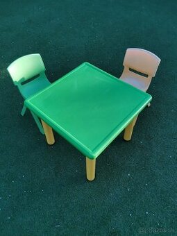 Detský stôl a stoličky