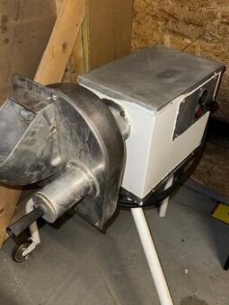 Stroj na spracovanie potravín