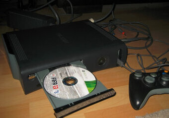 XBOX 360 + vsetky kable + 1x ovladac = 30€