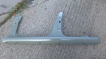 octavia 4 levý práh se sloupky