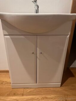 Umyvadlova skinka s bateriou