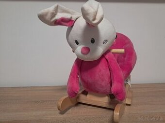 Hojdacia hračka - zajačik PlayTo by Carero