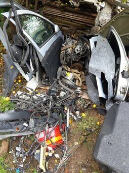 Golf 4 motor 1,4i na náhradné diely alebo v celku za 300