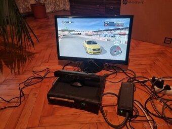 Predám Xbox 360, 120 GB, Kinect, 2 Ovládače + 20 Hier