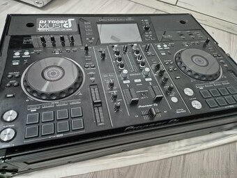 Pioneer Rx2 + zomo case + decksaver