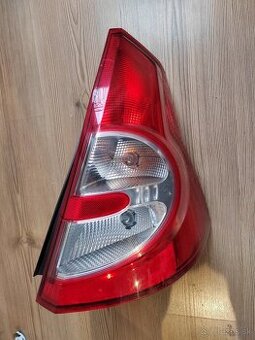 Dacia Sandero pravé zadné svetlo