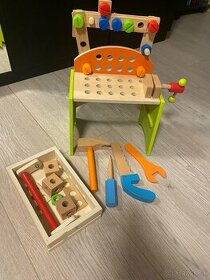 Detsk drevený stolík s náradím