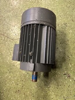 3x Elektromotor vid. štítky